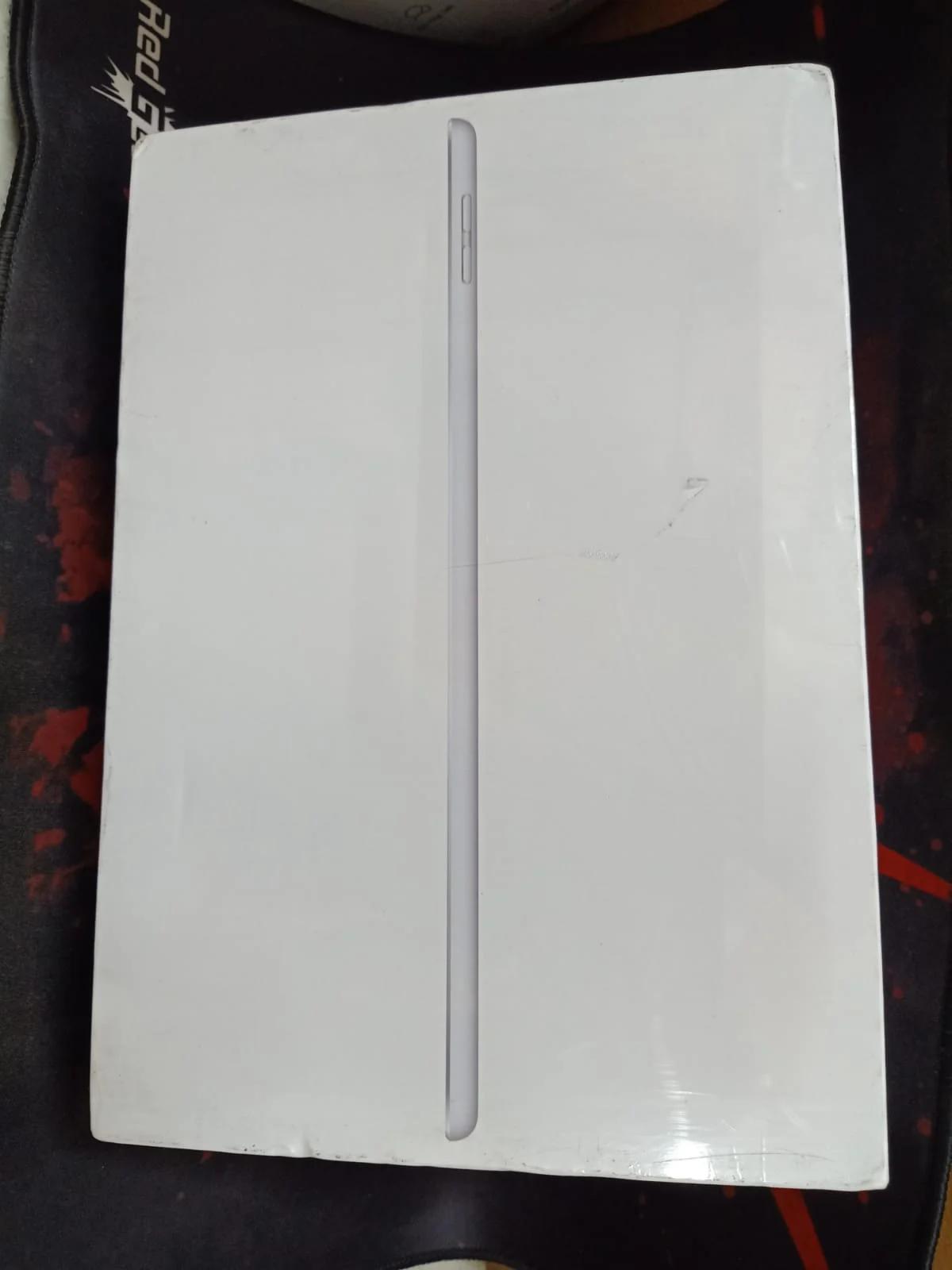 Apple iPad 10.2-inch Wi-Fi + Cellular 32GB Silver, photo 2
