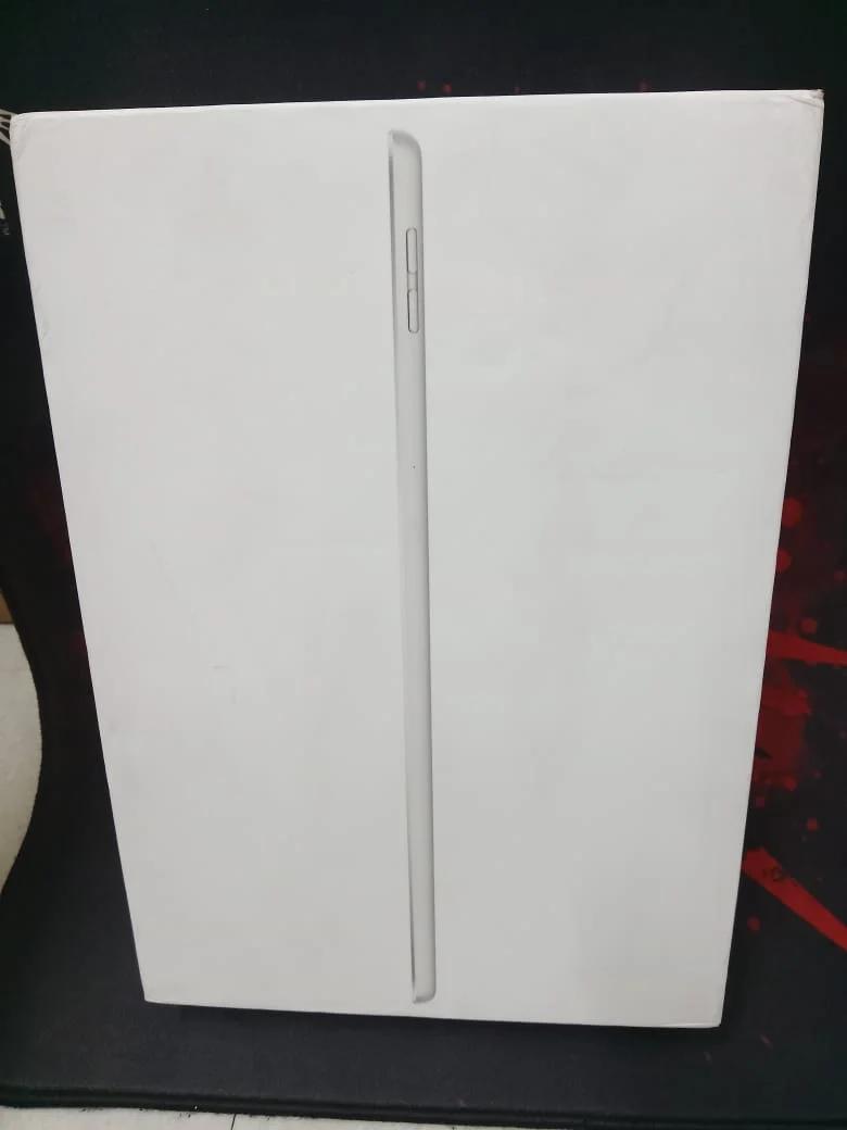 Apple iPad 10.2-inch A12 Bionic 32GB Silver (8th Generation), photo 3