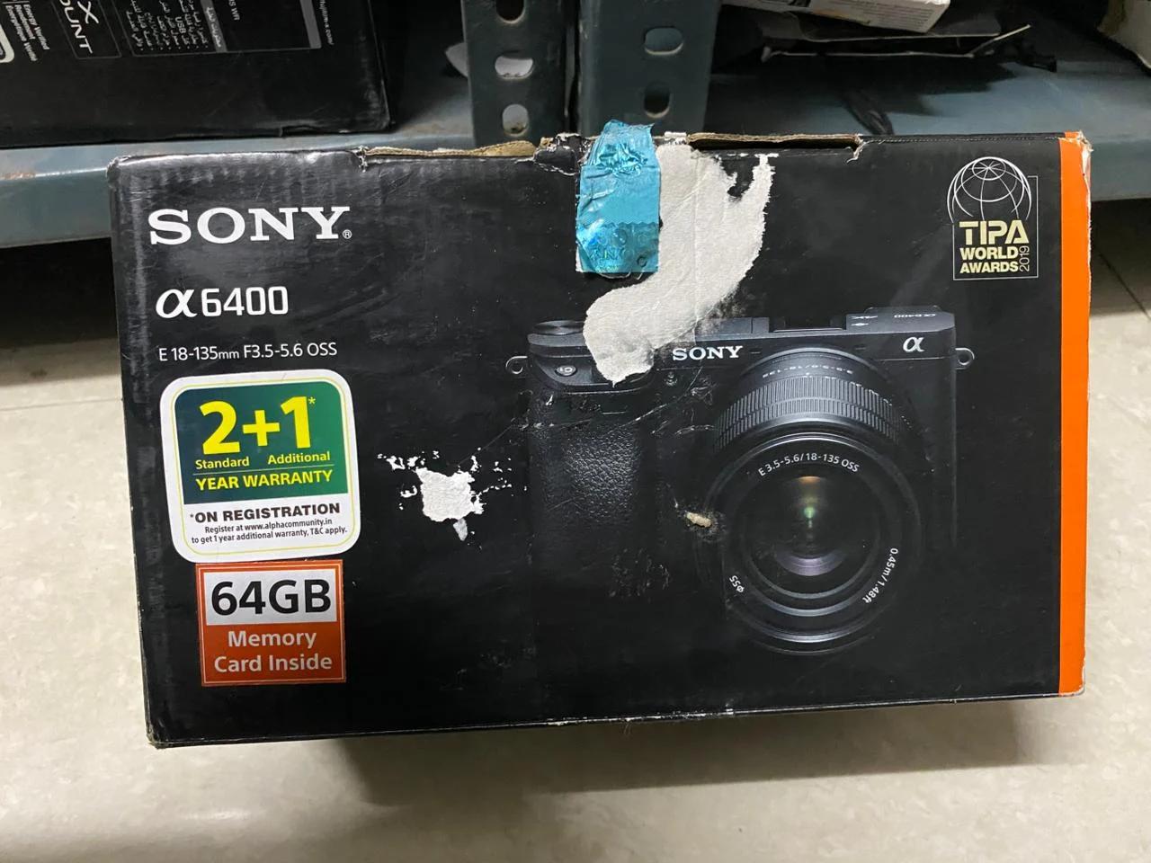 Sony Alpha ILCE-6400M Mirrorless Camera with 18-135mm Lens, photo 3