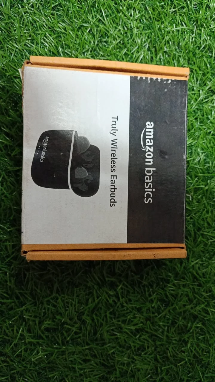 amazon basics Bluetooth 5.0 Truly Wireless in Ear Earbuds, Black in use