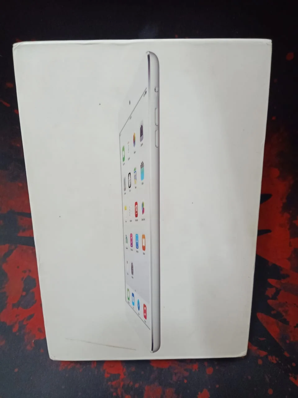 Apple iPad Mini 16 GB Wi‑Fi Only Silver in use