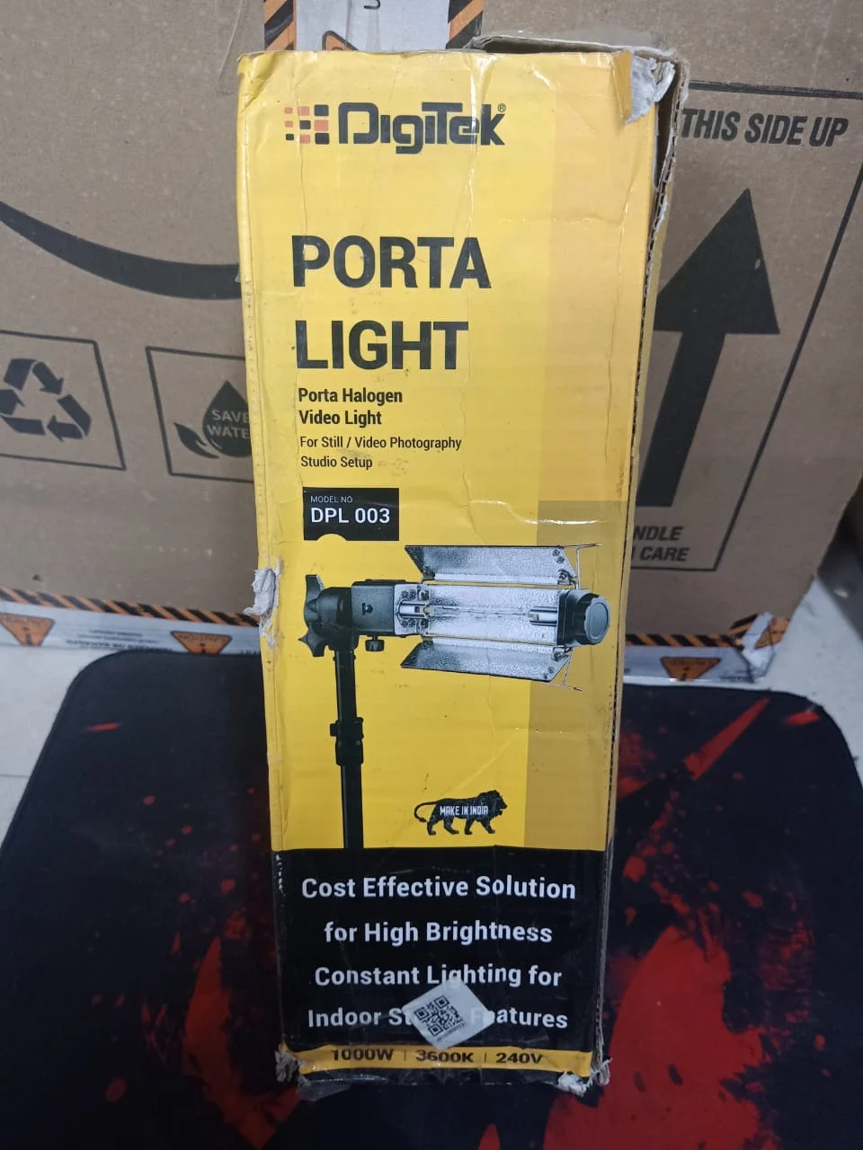 DIGITEK DPL 003 Porta Light 1000W Halogen Tube in use