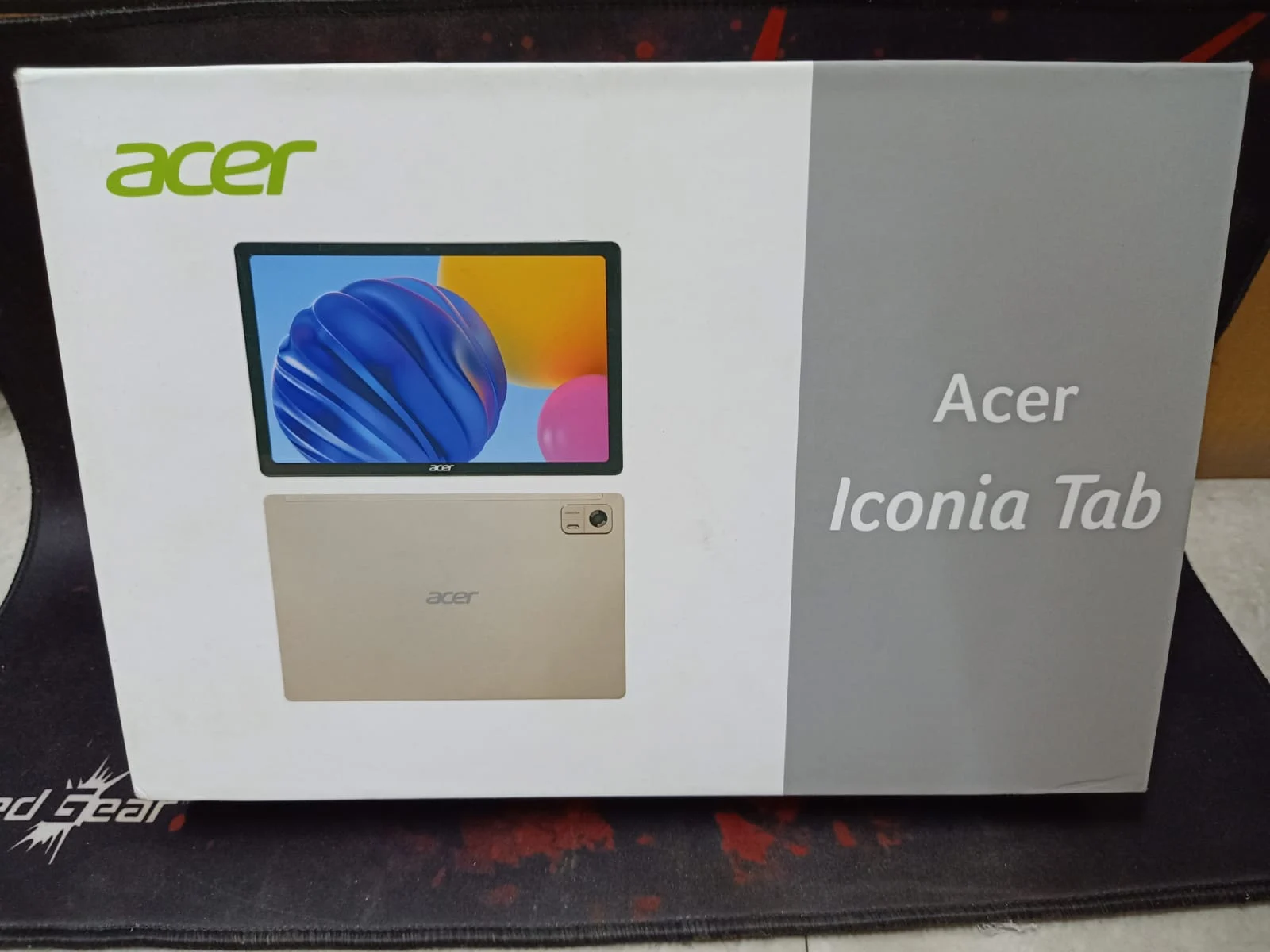 Acer Iconia Tab iM10-22 6GB 128GB Wi-Fi + 4G LTE in use