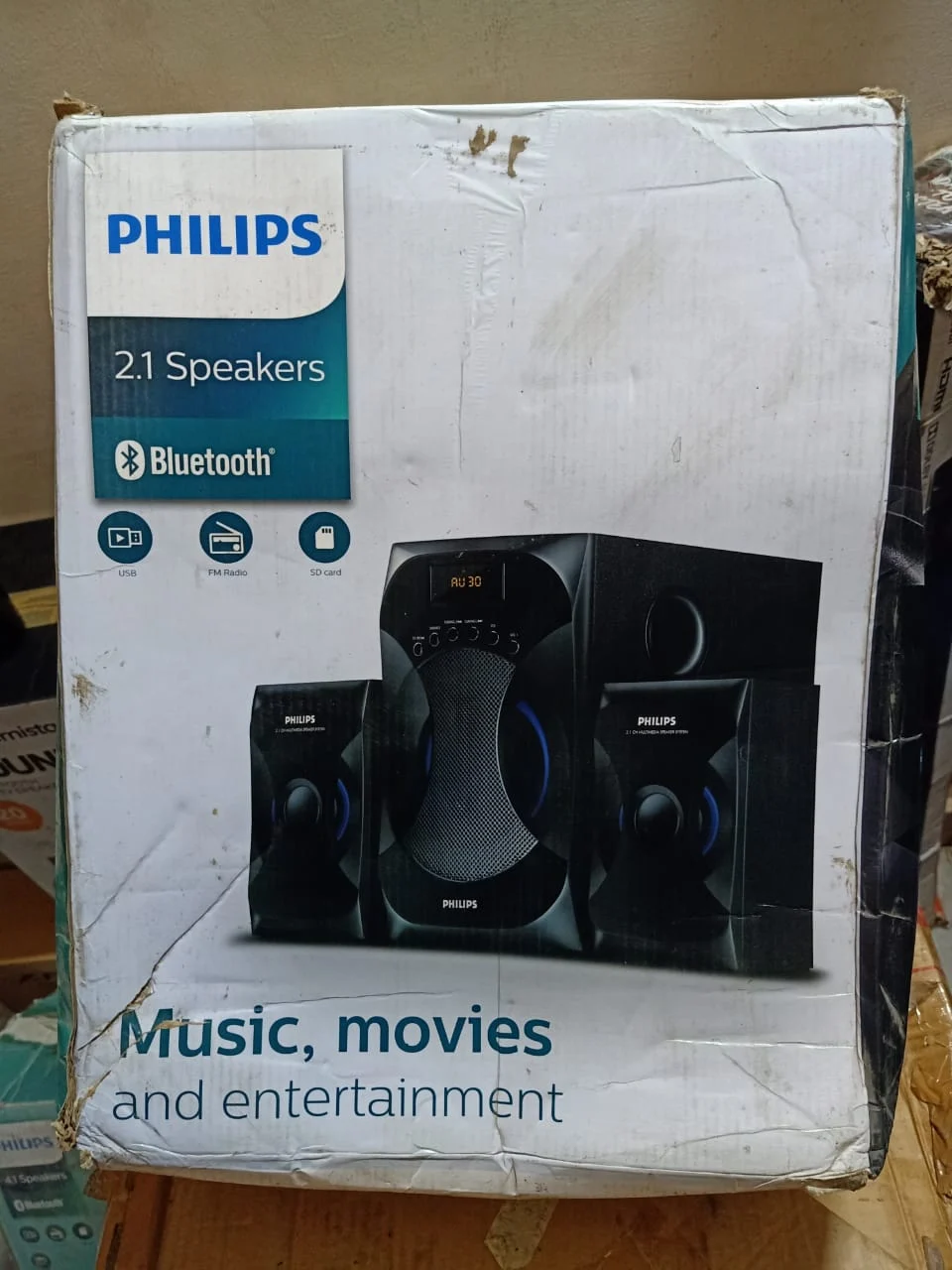 Philips MMS-4545B 2.1 Channel Speakers System in use