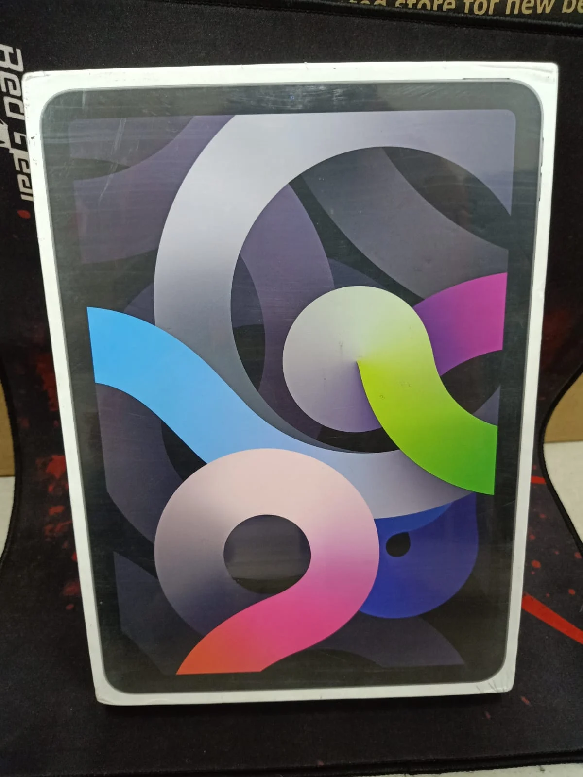 Apple iPad Air 10.9-inch Wi‑Fi 64GB Space Gray in use