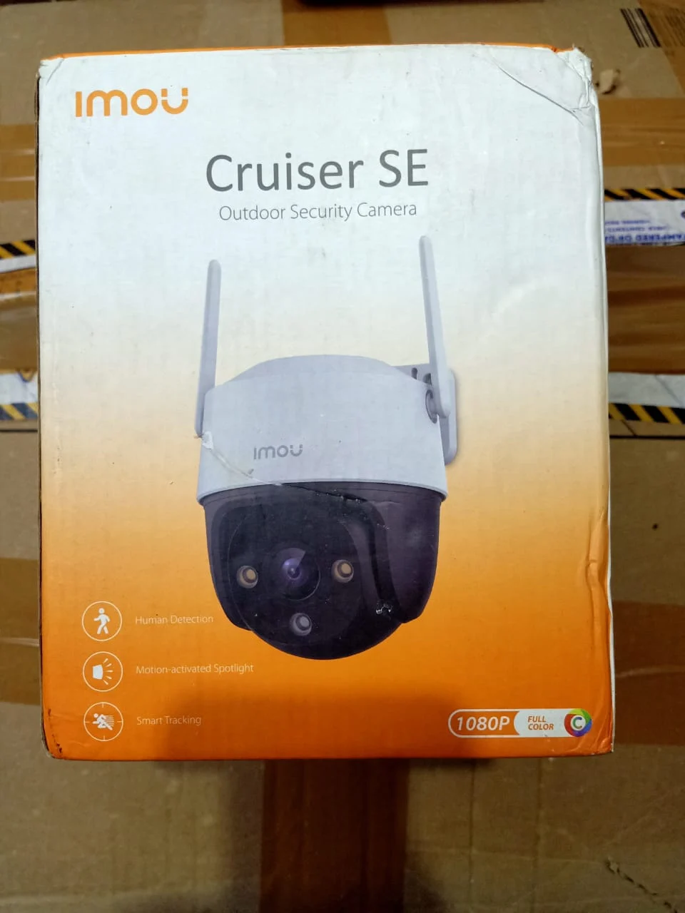 DAHUA IMOU Cruiser SE 2MP Outdoor Security Camera in use