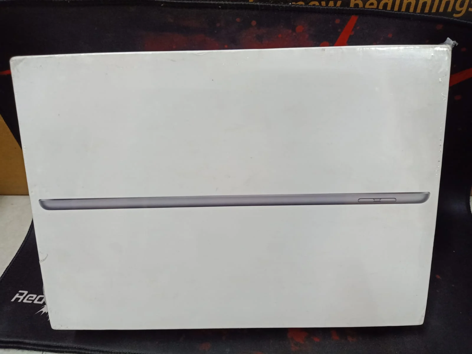 Apple iPad 10.2-inch A13 Bionic Wi-Fi + Cellular 64GB in use