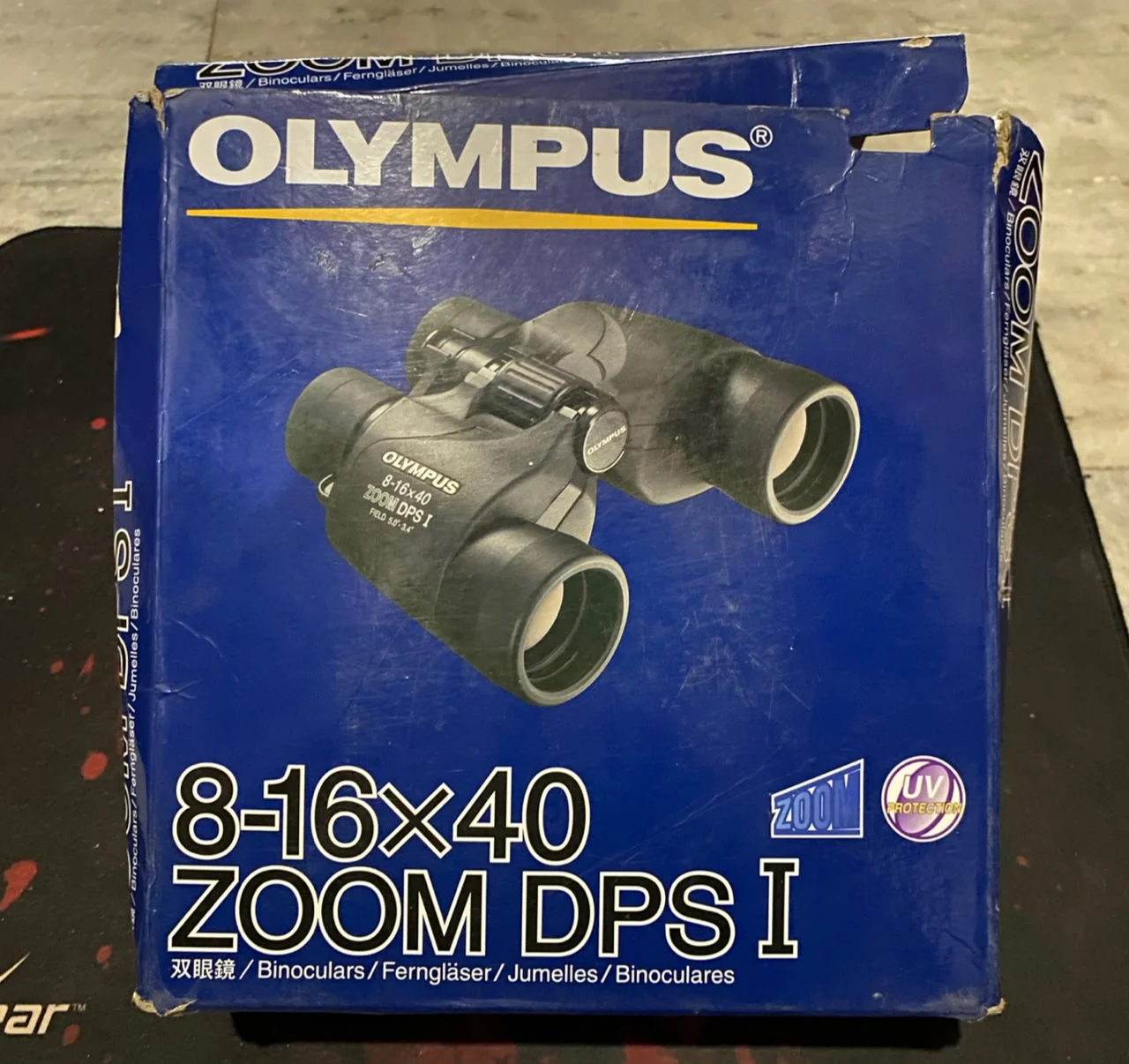 Olympus 8-16x40 DPS I Binoculars Black in use