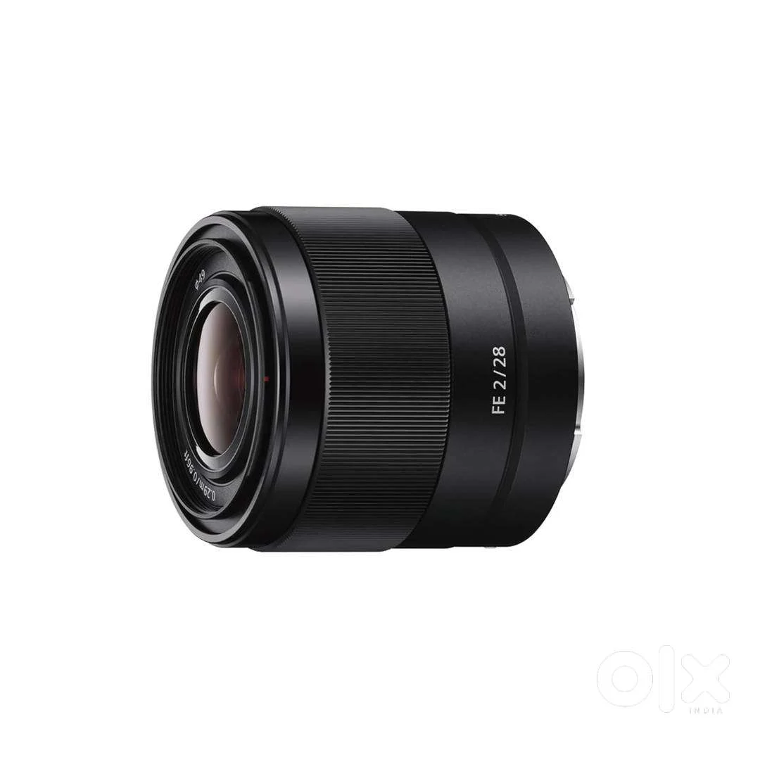 Sony FE 28mm F2 Full-Frame Lens (SEL28F20) in use
