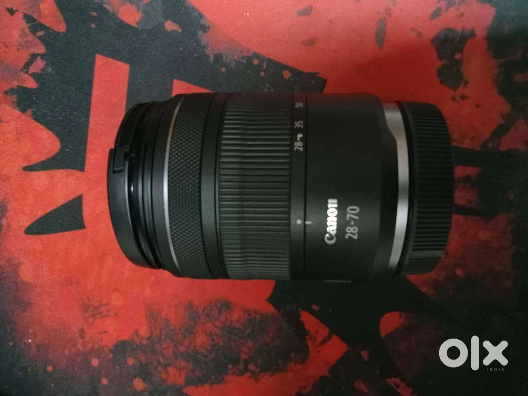 Canon RF28-70mm F2.8 IS STM Macro Lens Black in use